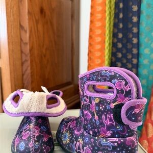 Bogs little Kids Boots in Purple with Starry Patterns